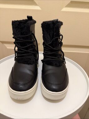 Brash Black Faux-Fur Lace-Up Winter Boots with White Sole